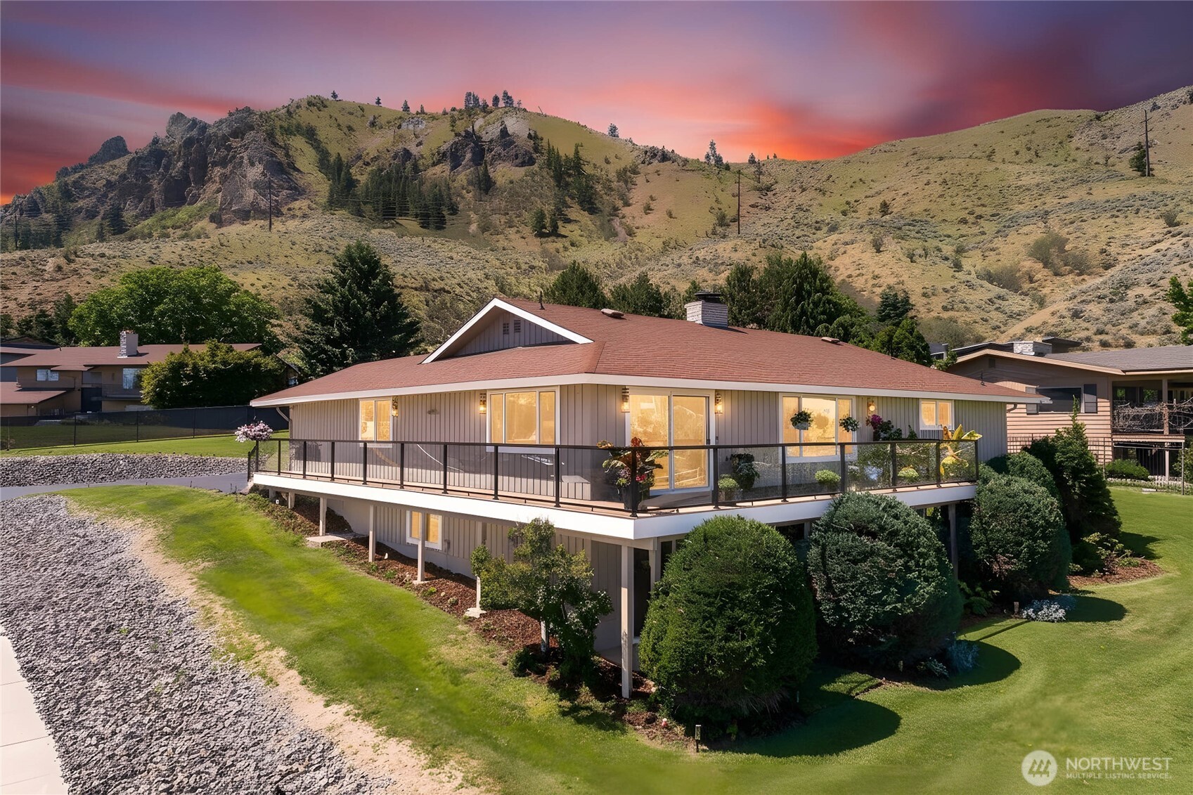 1202 S Hills Drive Property Photo 1