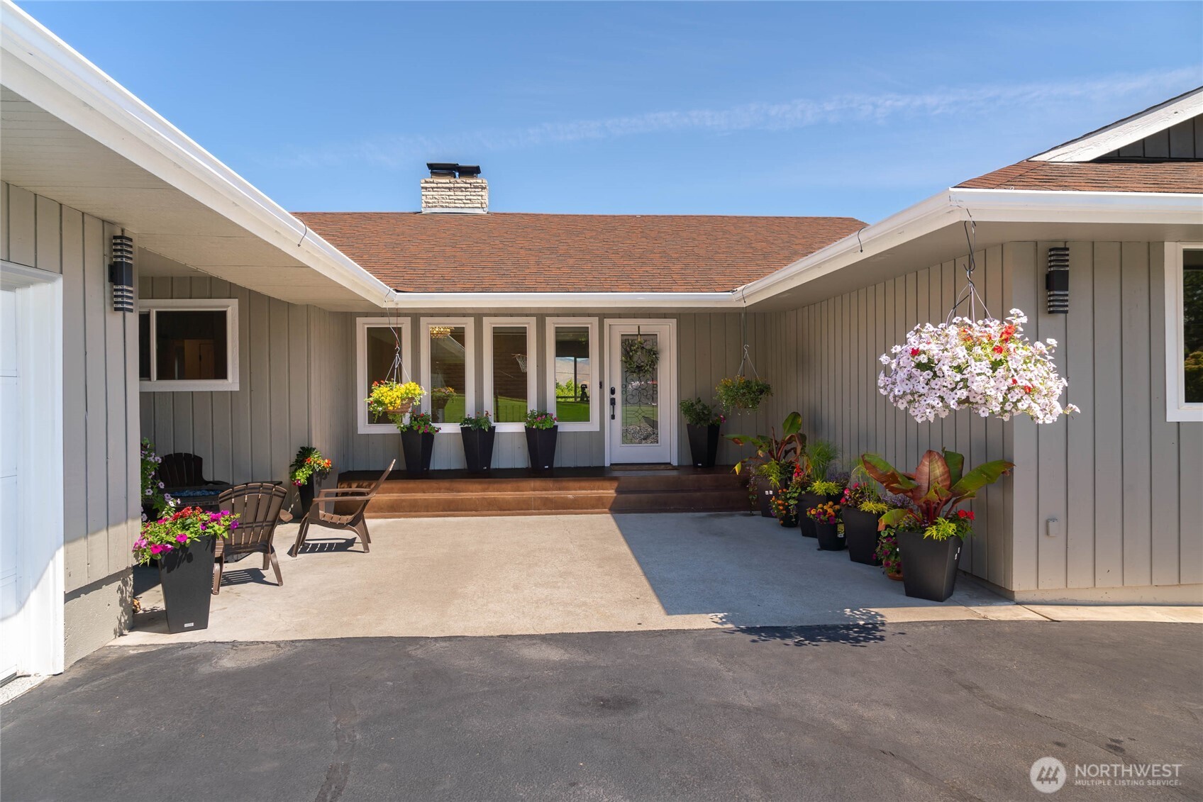 1202 S Hills Drive Property Photo 3