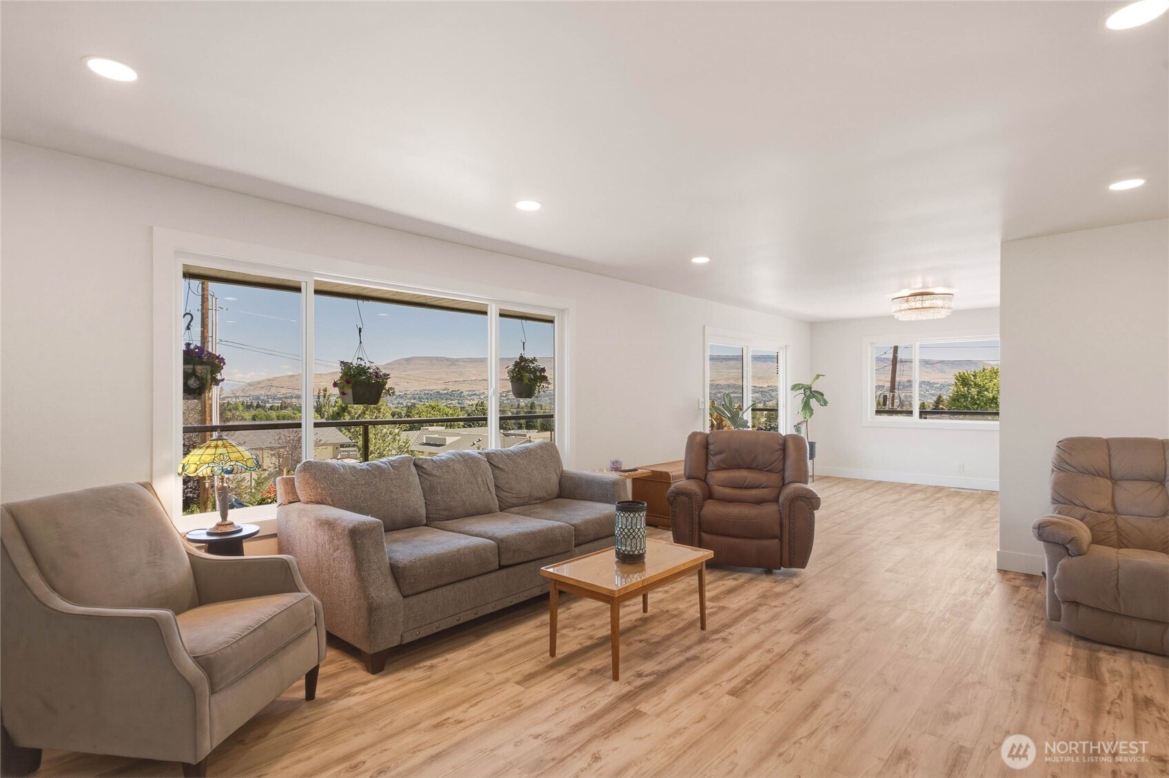 1202 S Hills Drive Property Photo 6