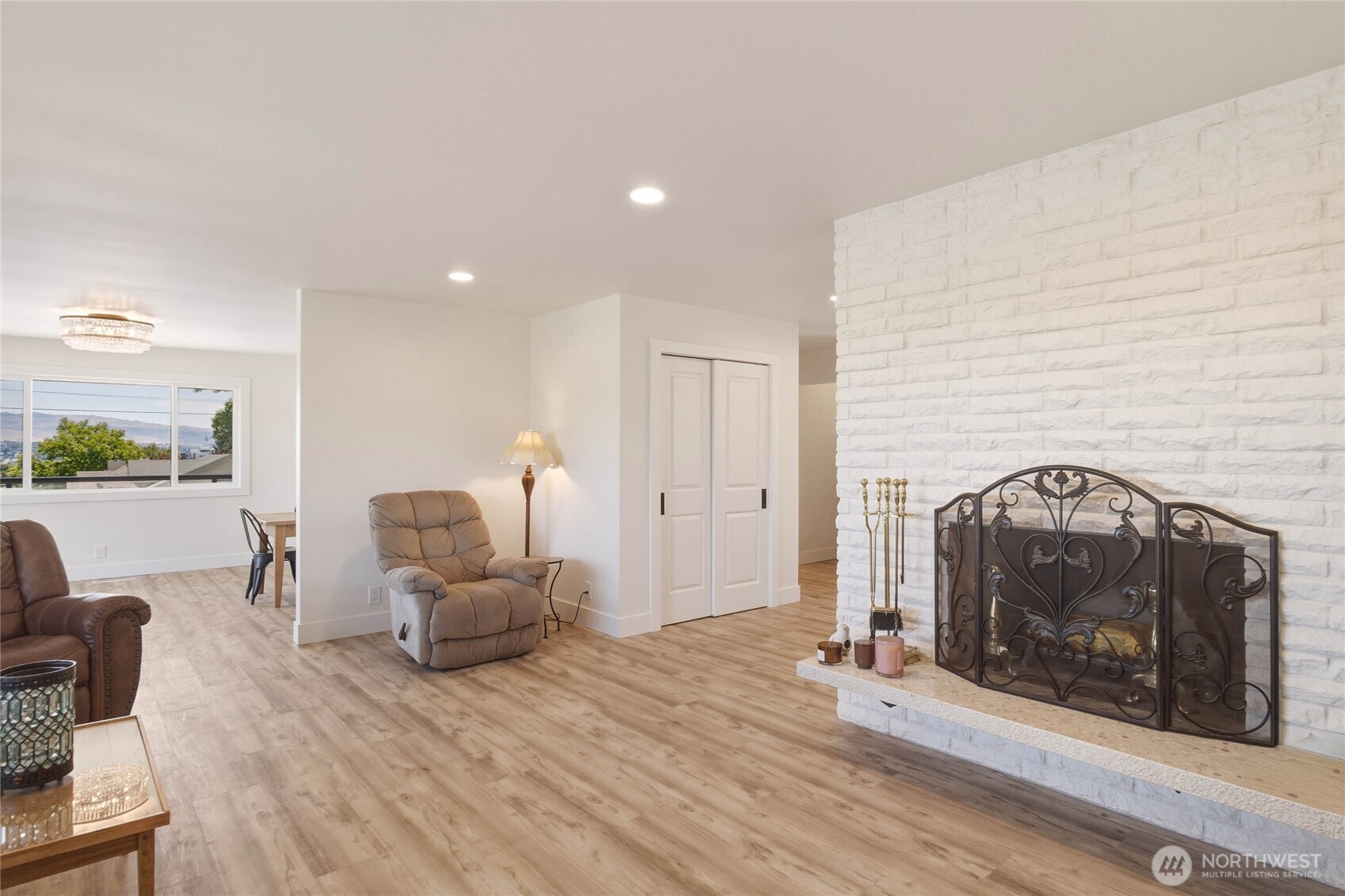 1202 S Hills Drive Property Photo 7