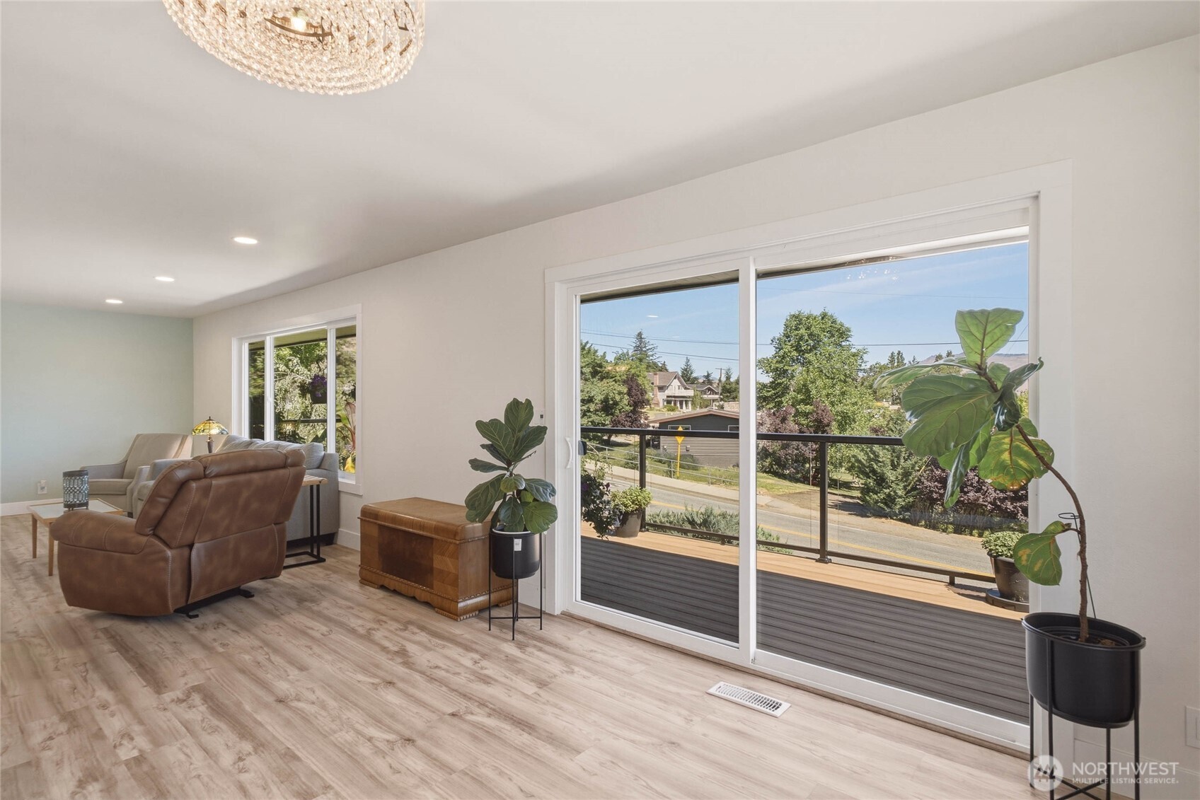 1202 S Hills Drive Property Photo 9