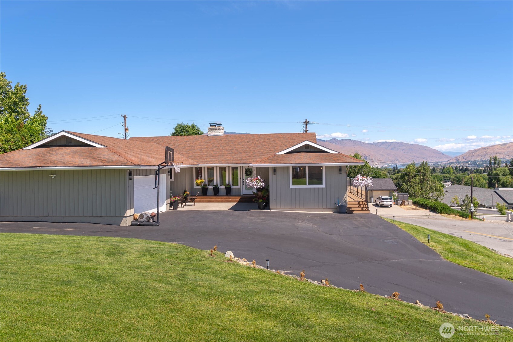 1202 S Hills Drive Property Photo 40