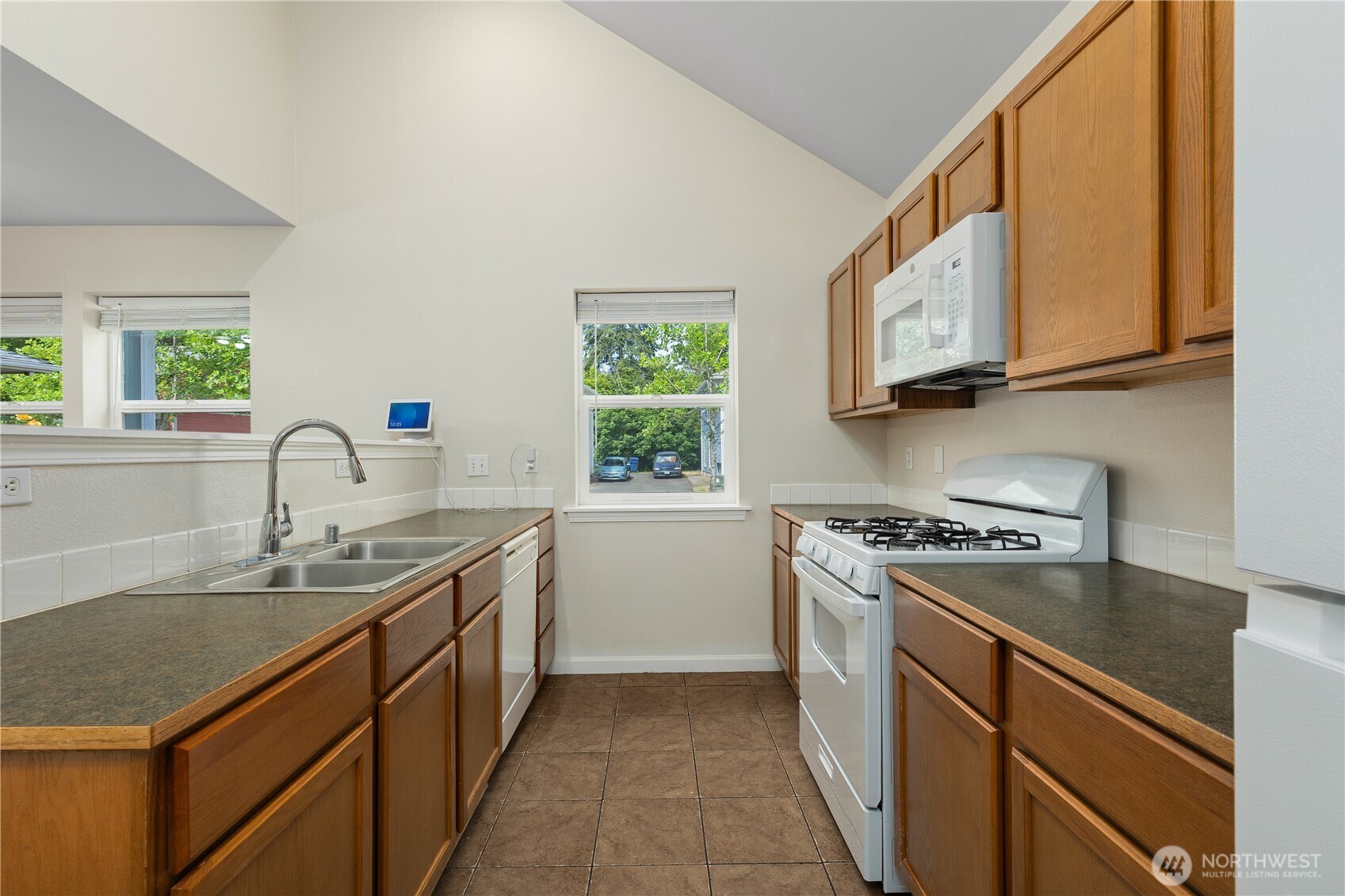 4127 E T Street Property Photo 6