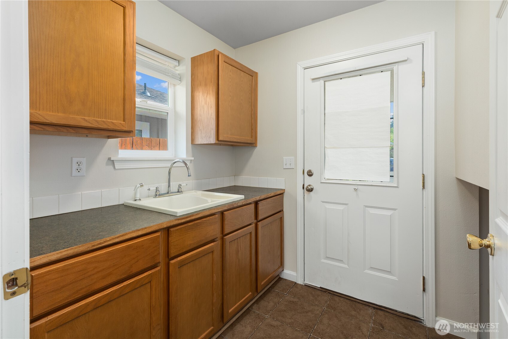 4127 E T Street Property Photo 8