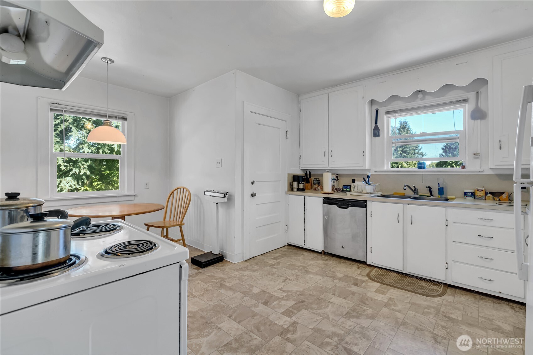 13025 Ambaum Boulevard A & B Property Photo 11