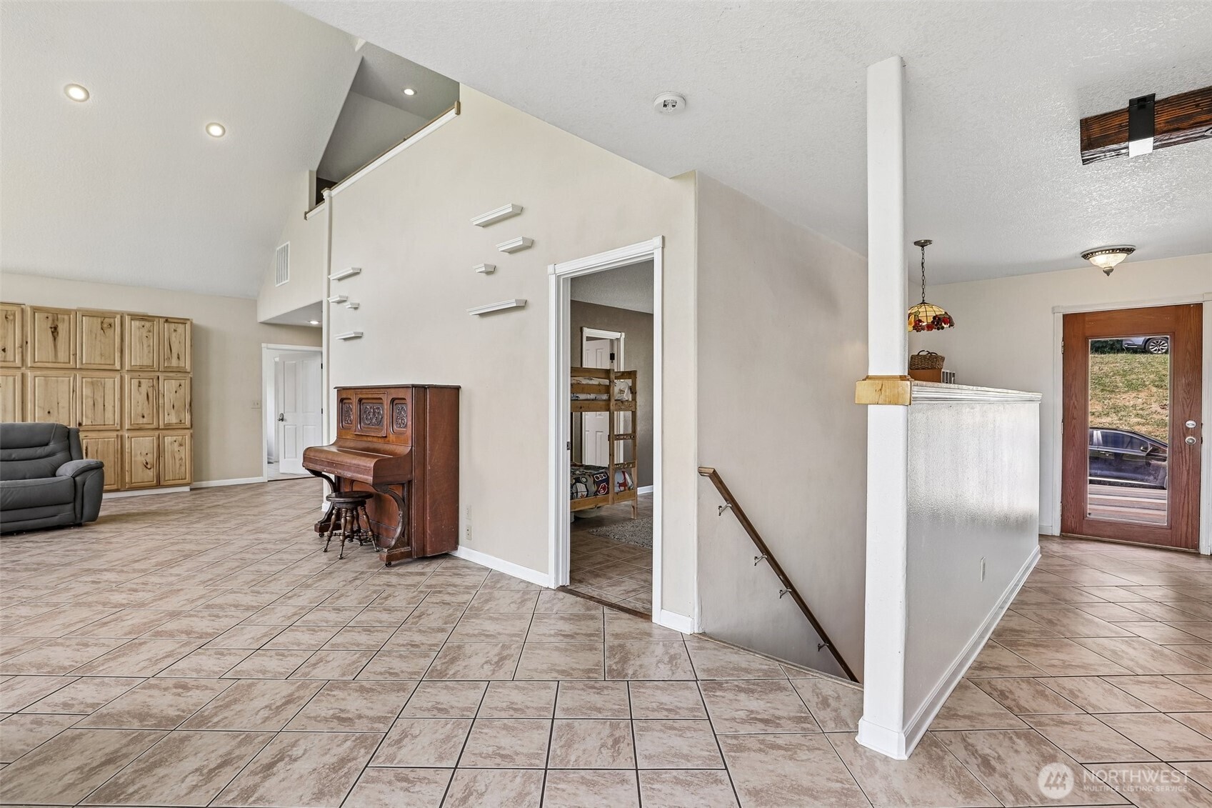 138 Marian Lane Property Photo 3