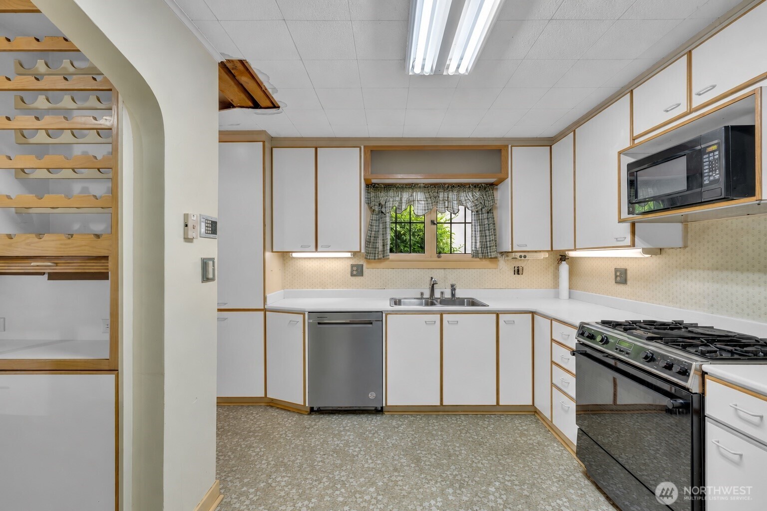 434 N Borough Road Property Photo 11