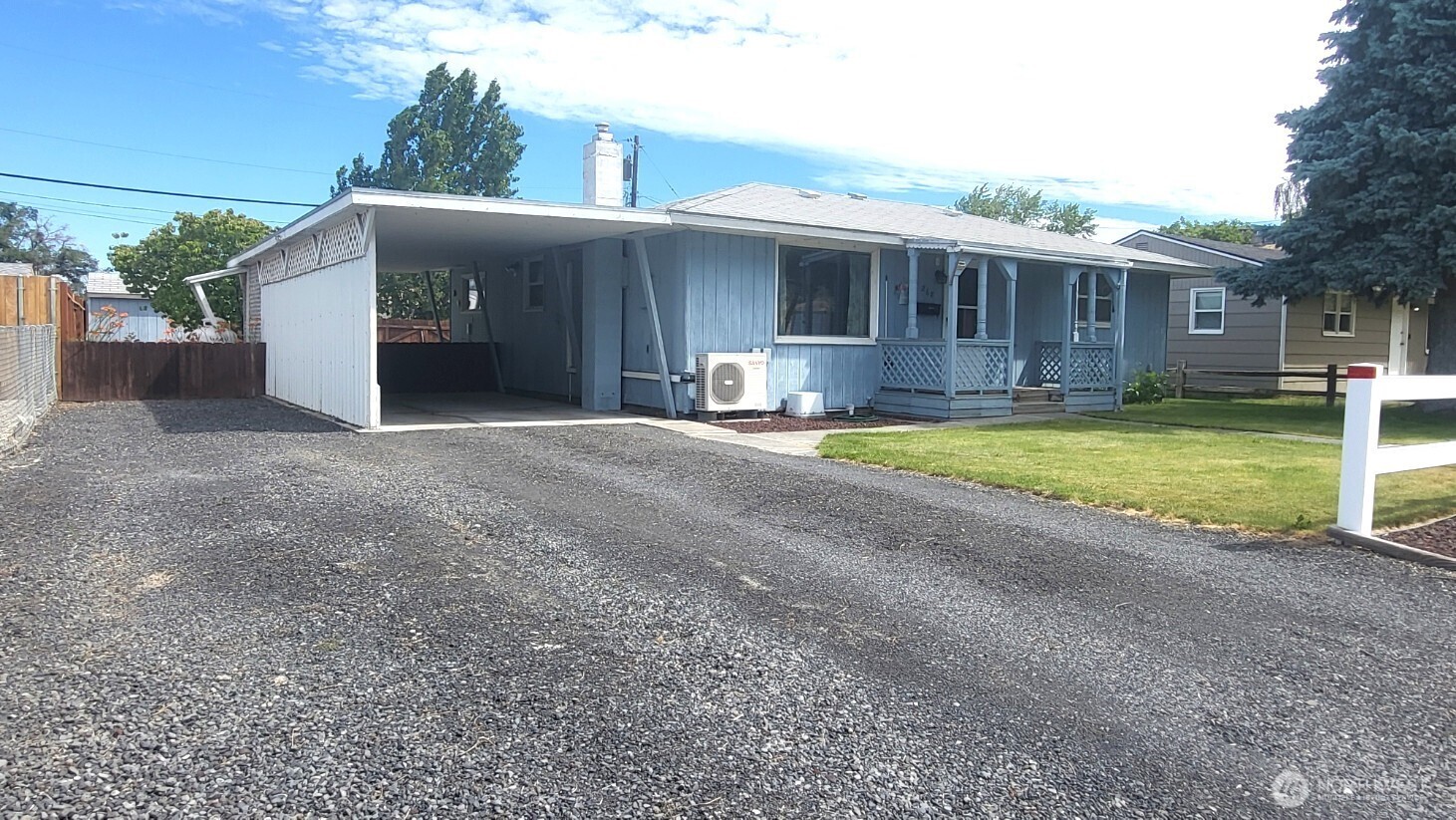 268 Park Pl Property Photo 3