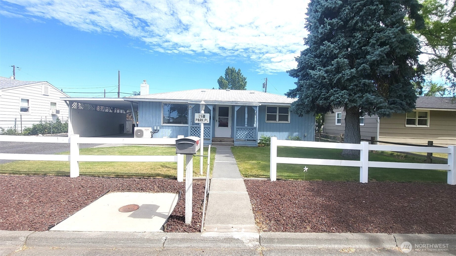 268 Park Pl Property Photo 4