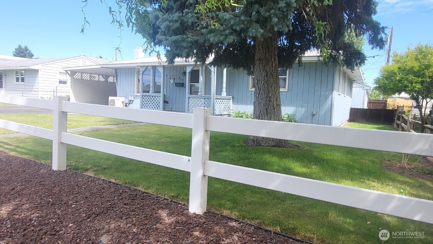 268 Park Pl Property Photo 5