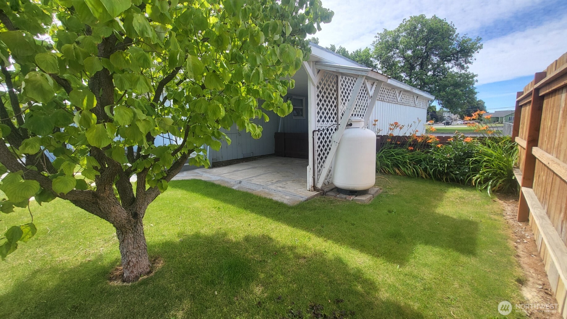 268 Park Pl Property Photo 6