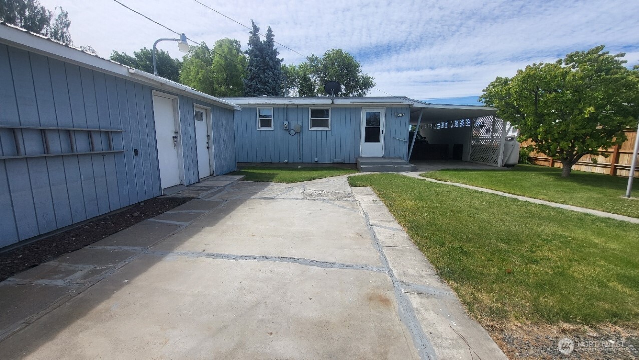 268 Park Pl Property Photo 9