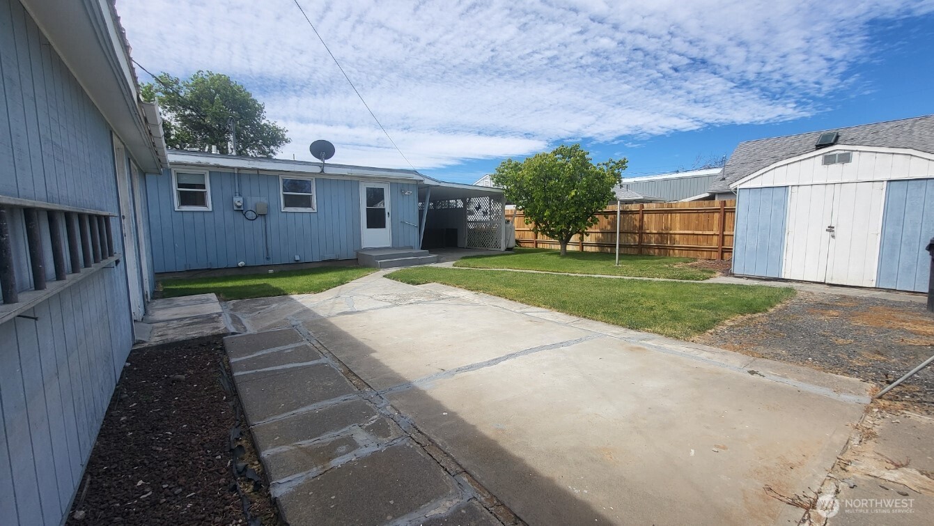 268 Park Pl Property Photo 10