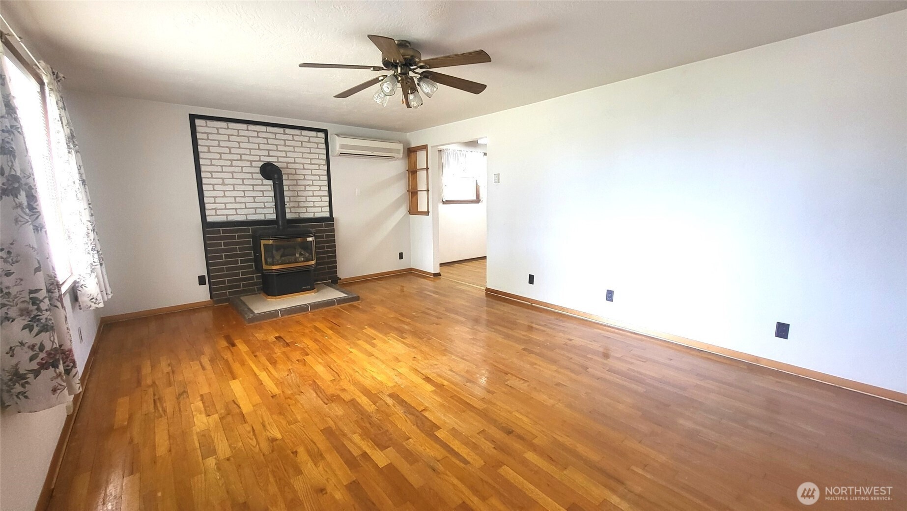 268 Park Pl Property Photo 11