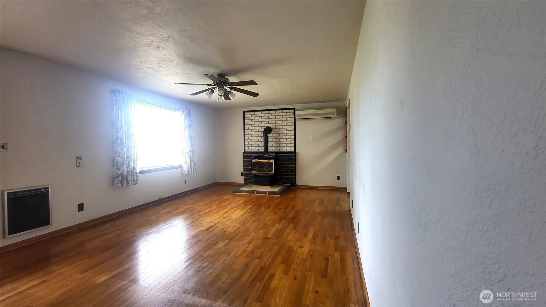 268 Park Pl Property Photo 13
