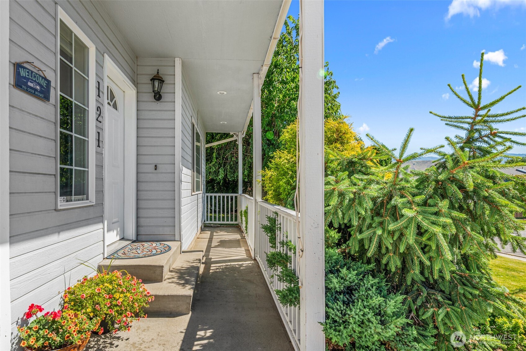 121 Manhattan Square Property Photo 4