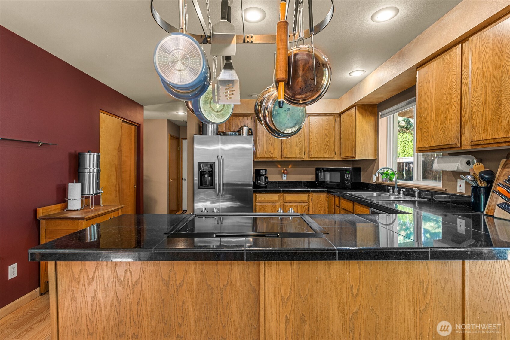 121 Manhattan Square Property Photo 8