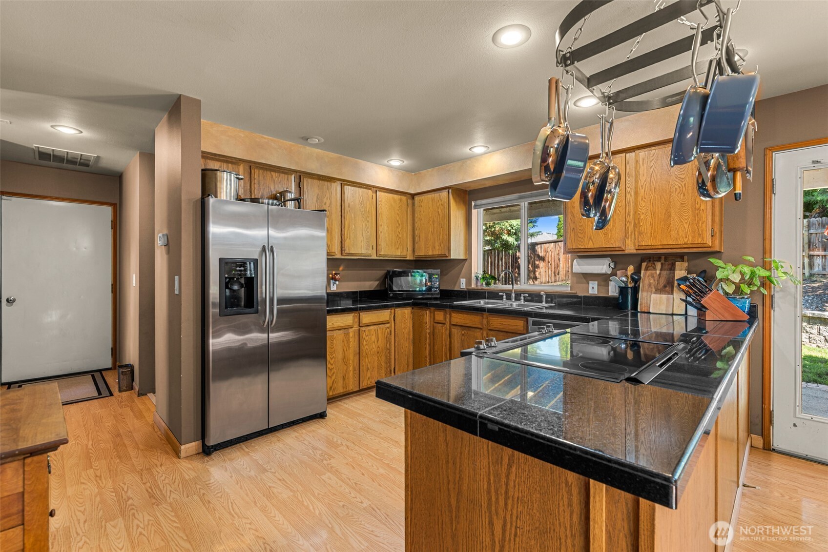 121 Manhattan Square Property Photo 9