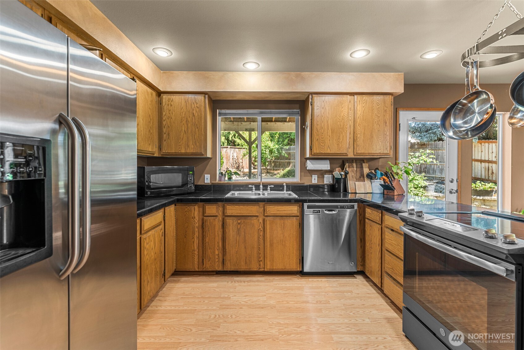 121 Manhattan Square Property Photo 10