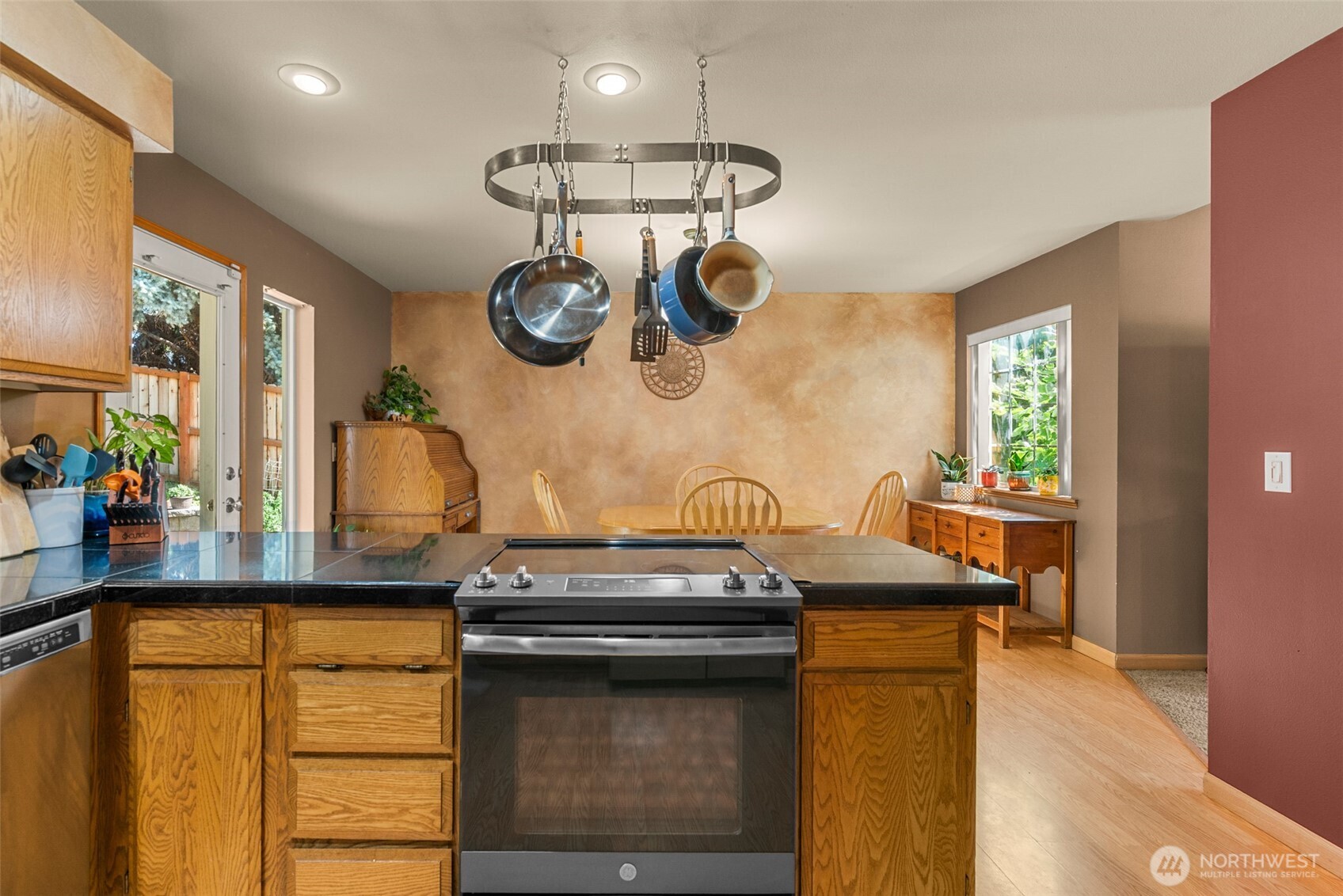 121 Manhattan Square Property Photo 12
