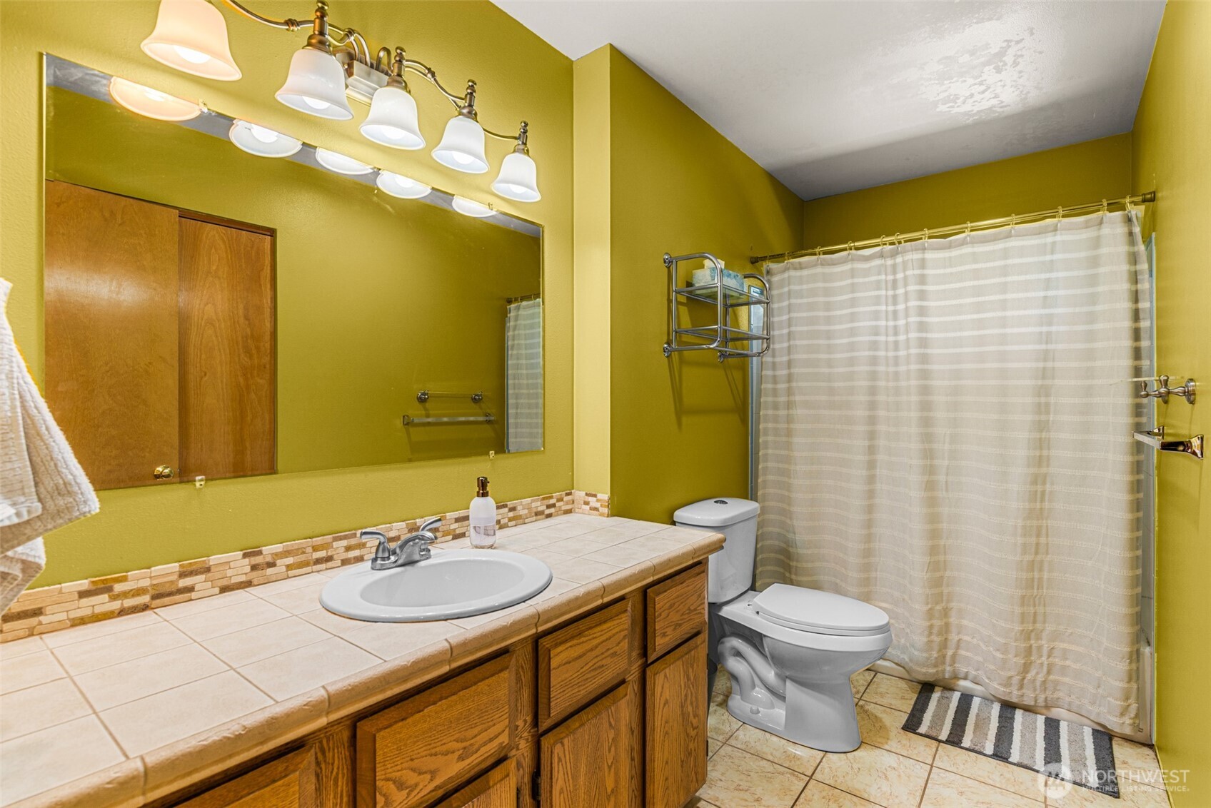 121 Manhattan Square Property Photo 19