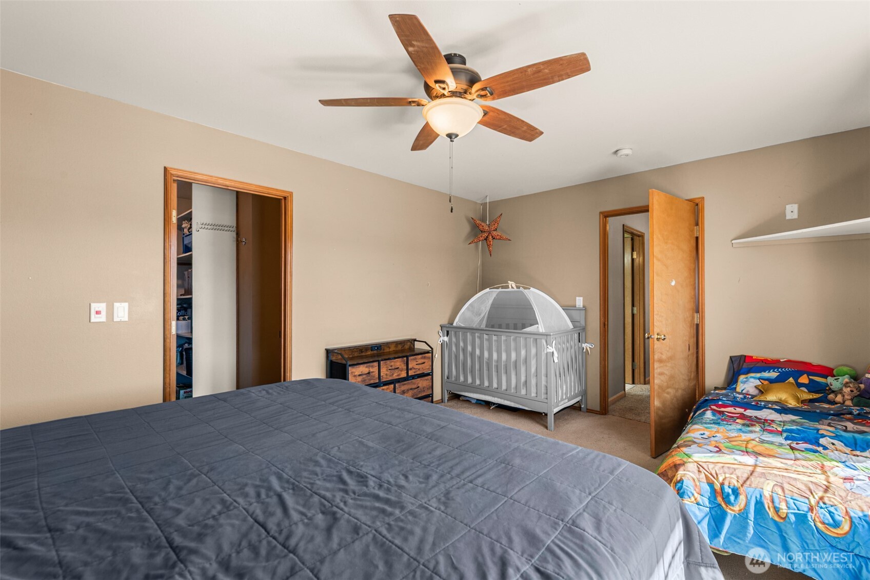 121 Manhattan Square Property Photo 24
