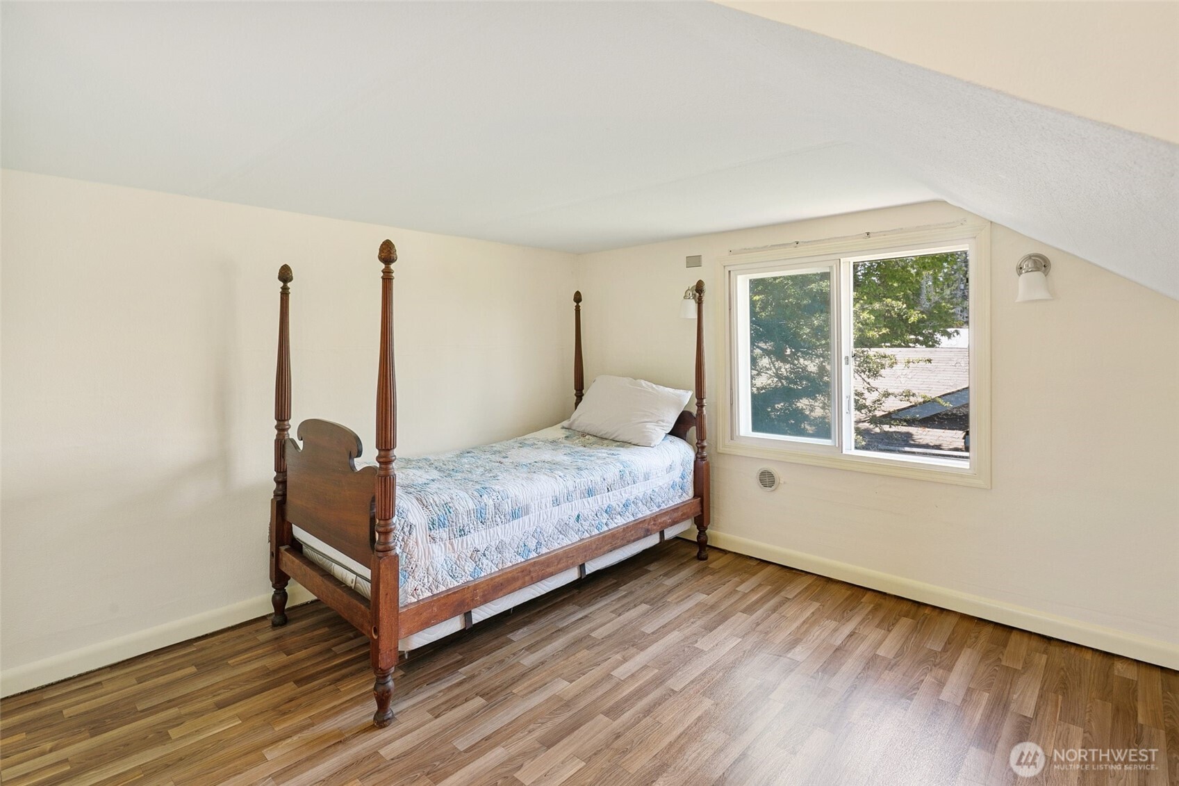 1235 S 101st Street Property Photo 17