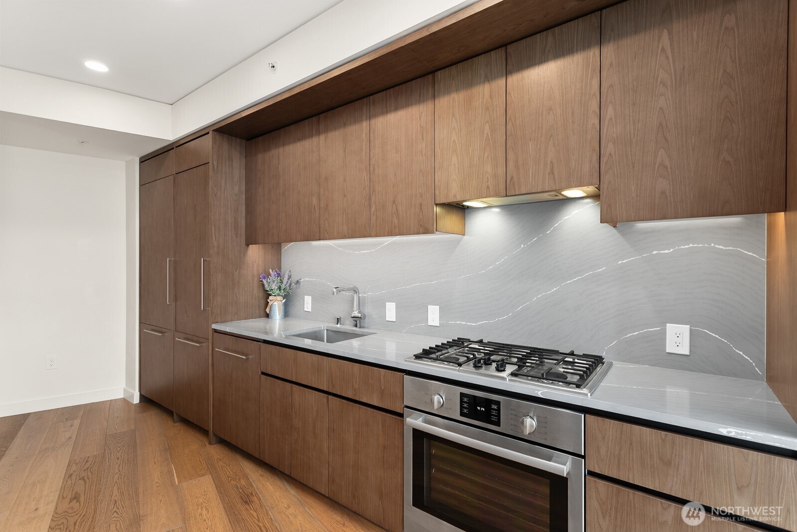 121 Stewart Street 1502 Property Photo 7