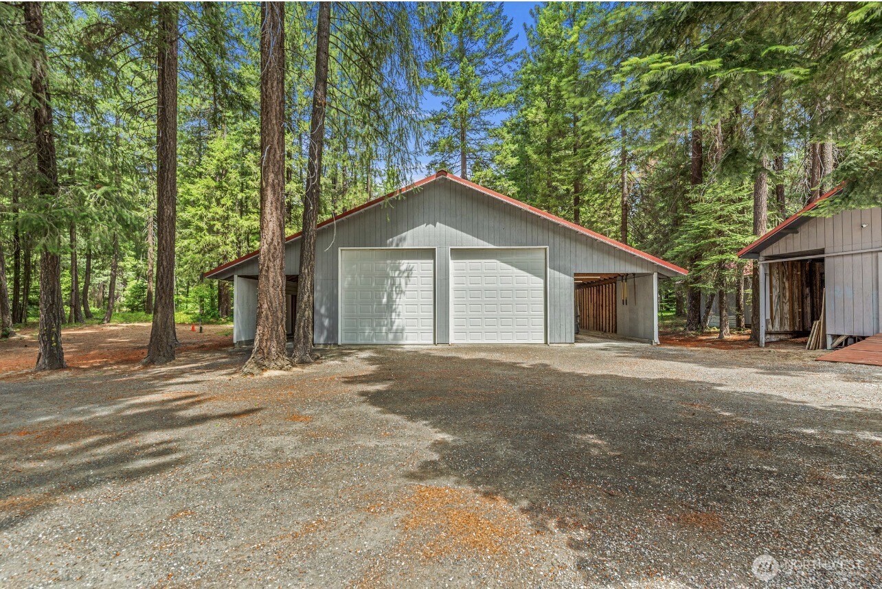 2605 Larch Drive Property Photo 3