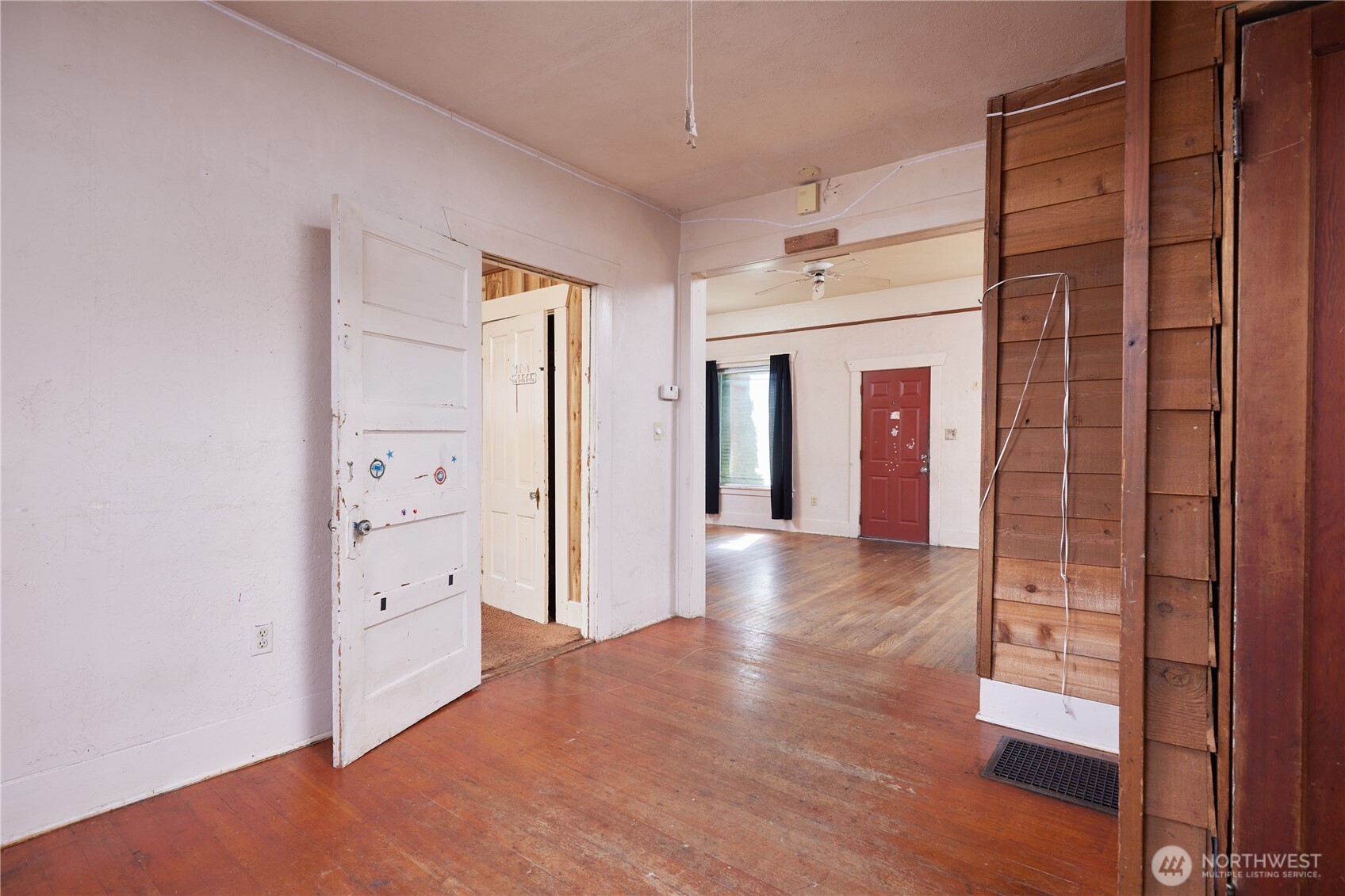 303 E Oak Street Property Photo 6
