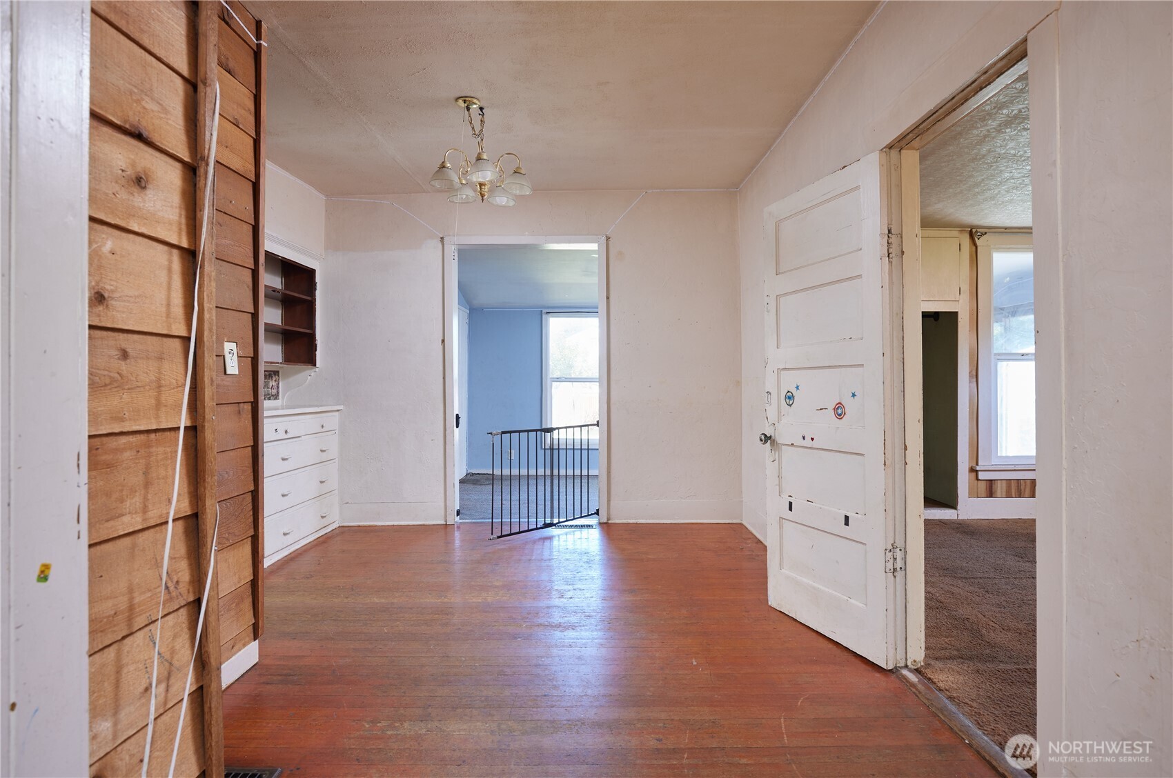 303 E Oak Street Property Photo 7