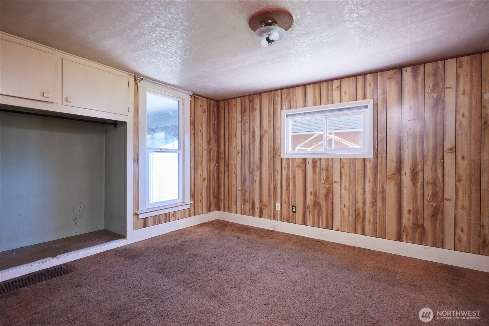 303 E Oak Street Property Photo 11