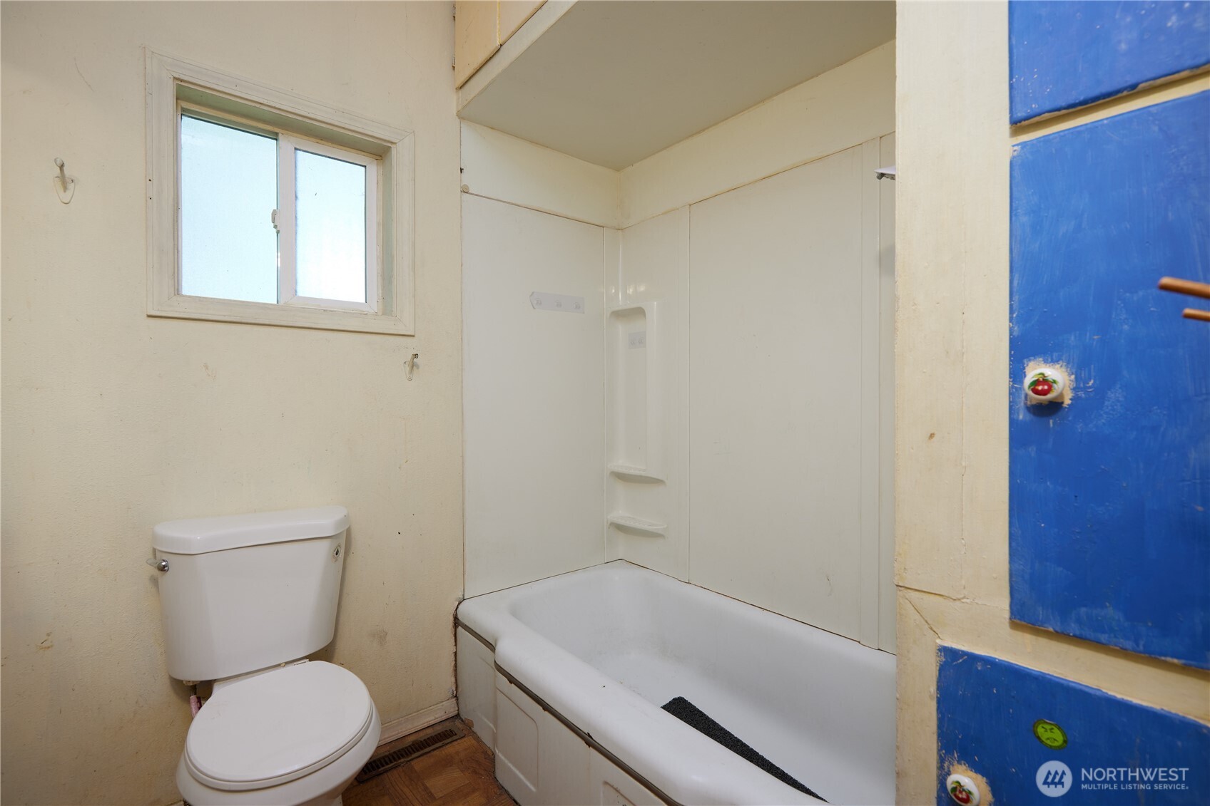 303 E Oak Street Property Photo 24