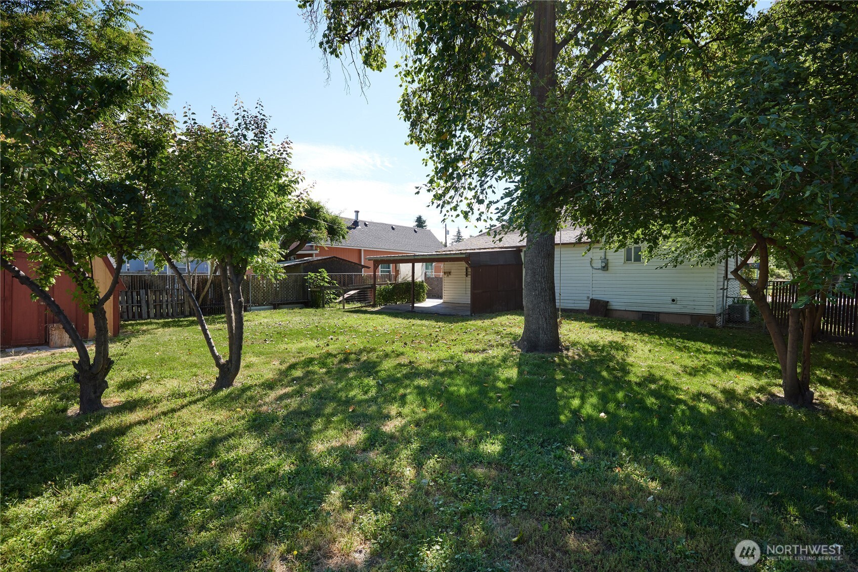 303 E Oak Street Property Photo 28