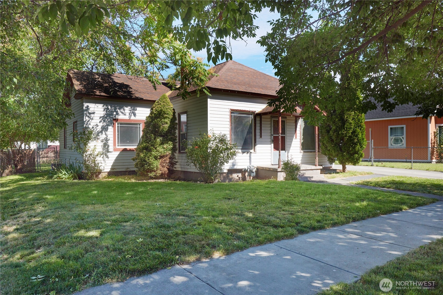 303 E Oak Street Property Photo 30