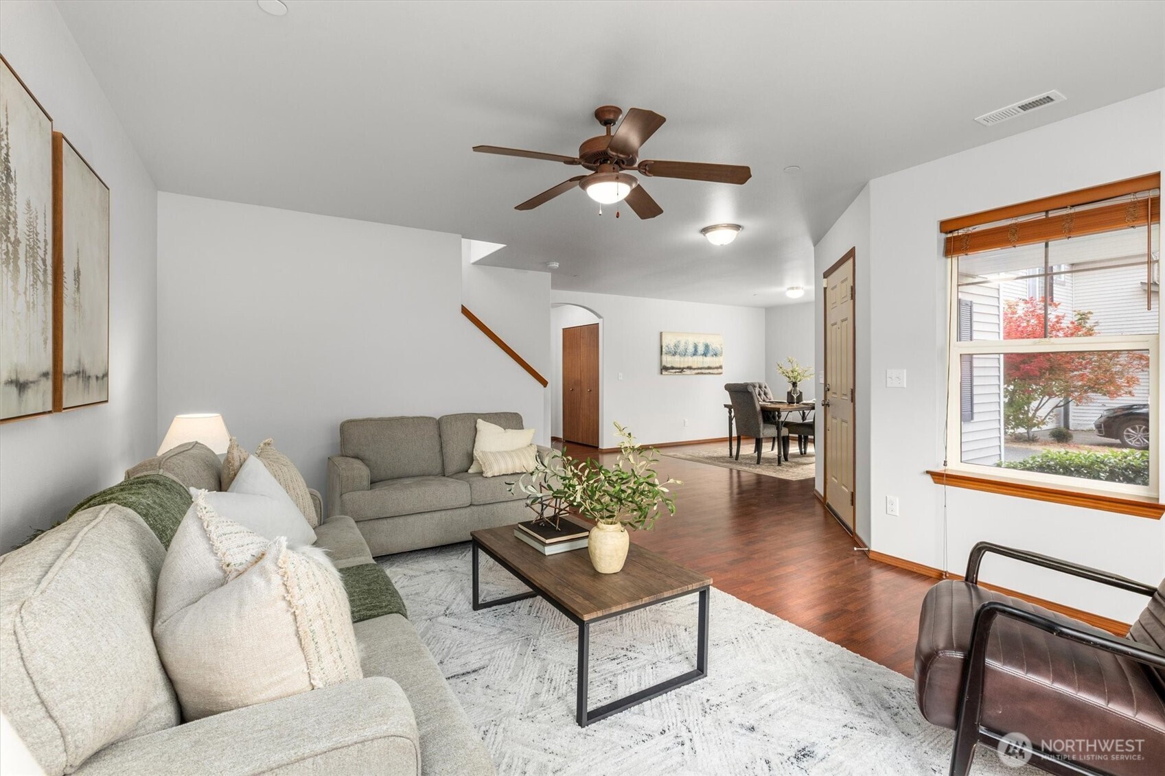 1190 Swan Loop Property Photo 5