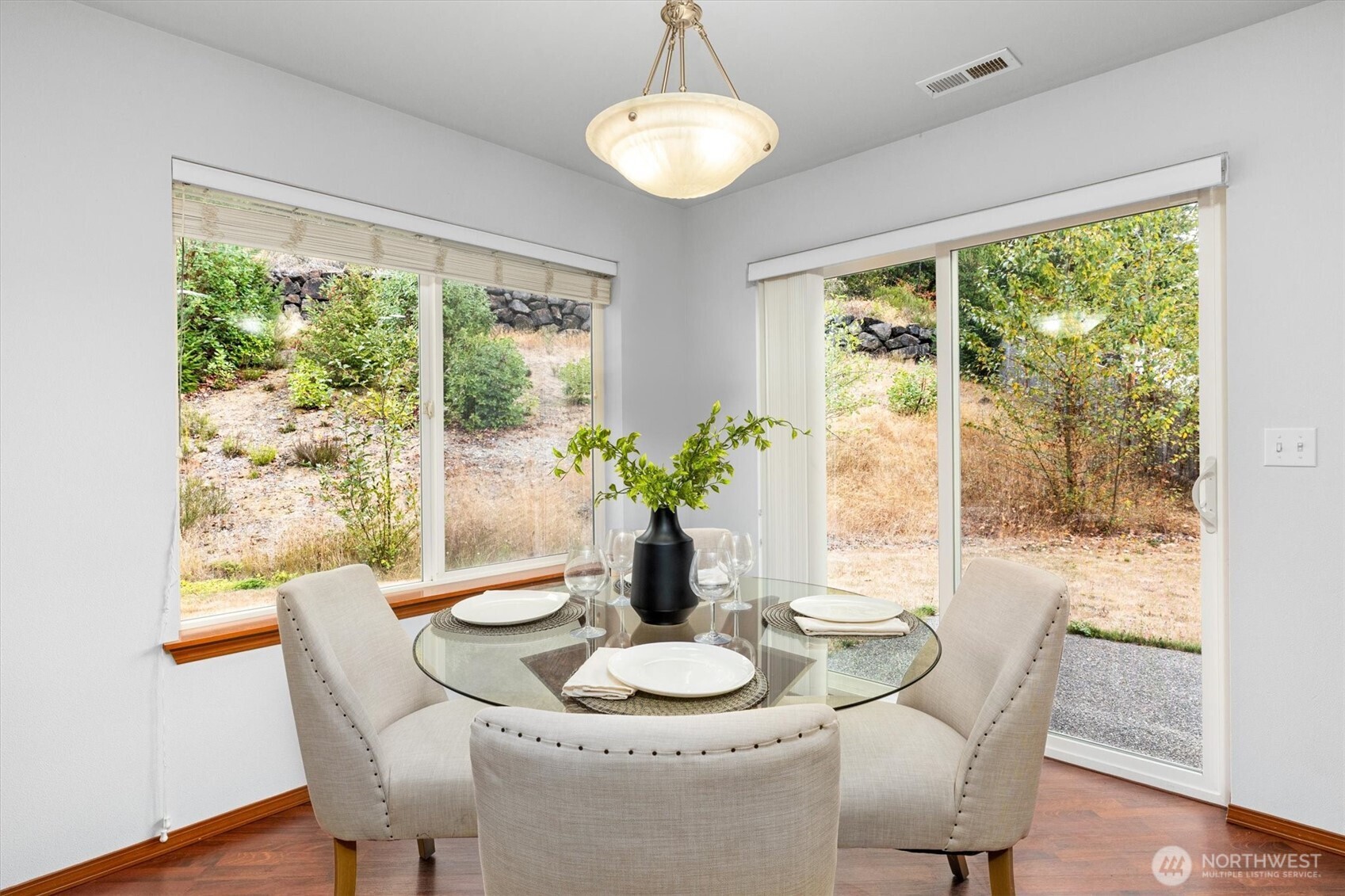 1190 Swan Loop Property Photo 13