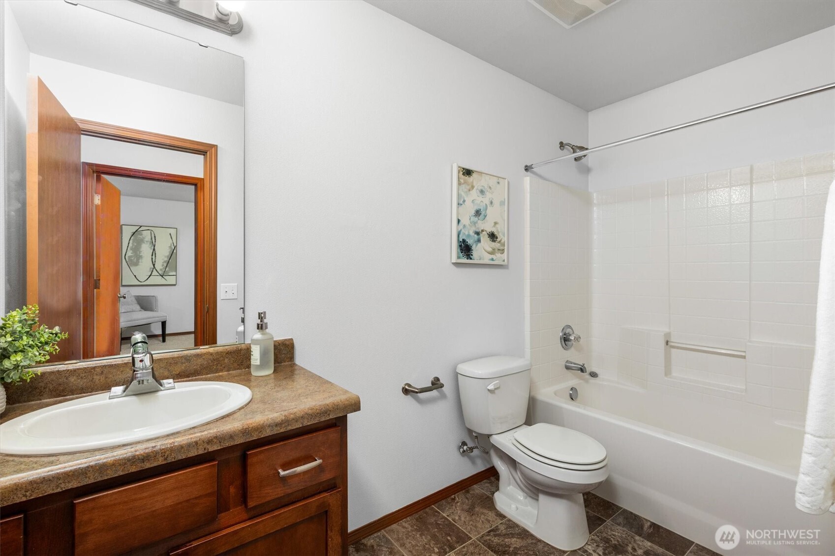 1190 Swan Loop Property Photo 21