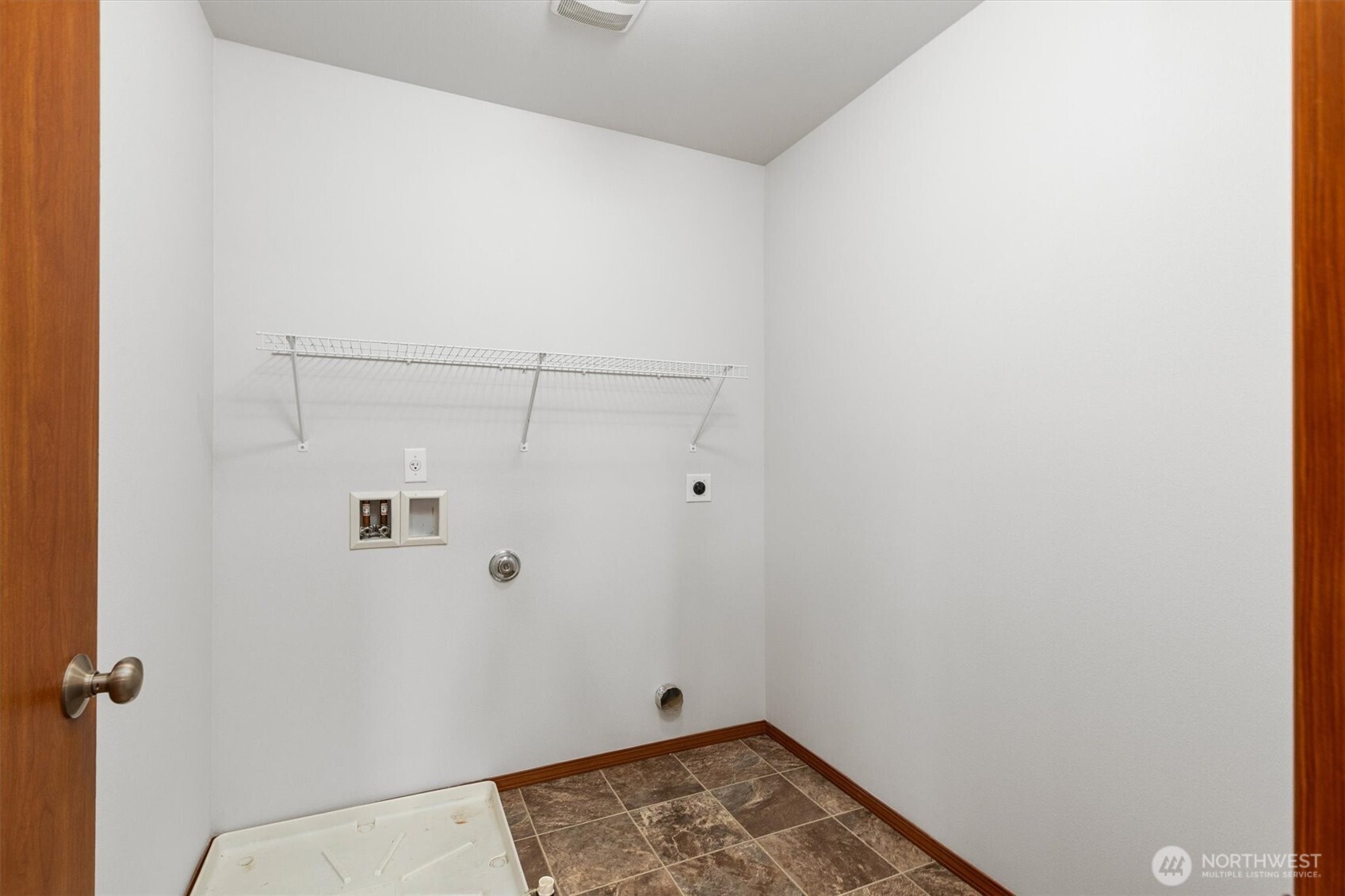 1190 Swan Loop Property Photo 24
