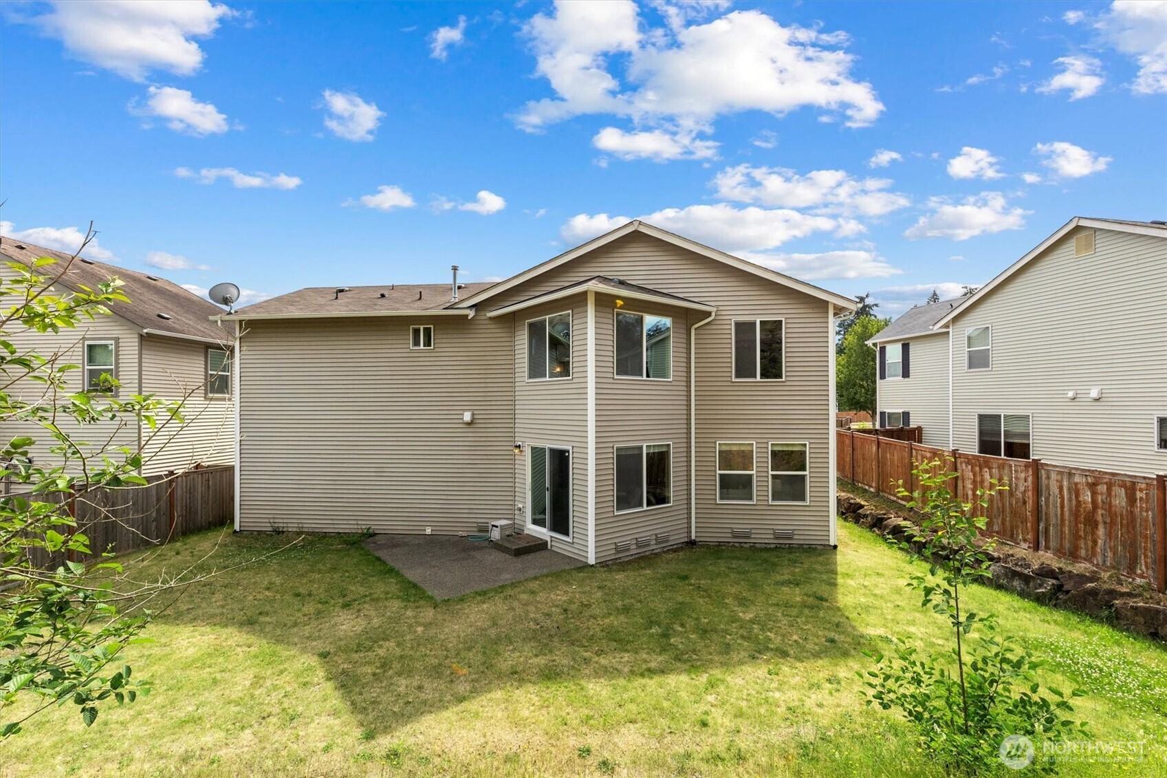 1190 Swan Loop Property Photo 34