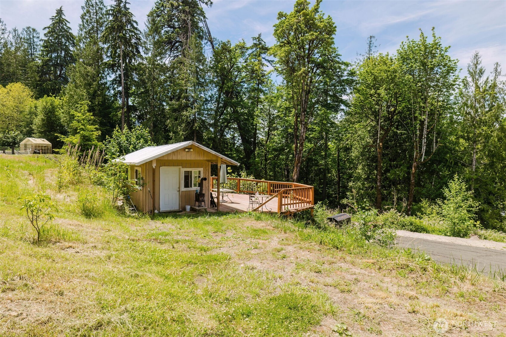 200 E Cove Drive Property Photo 2