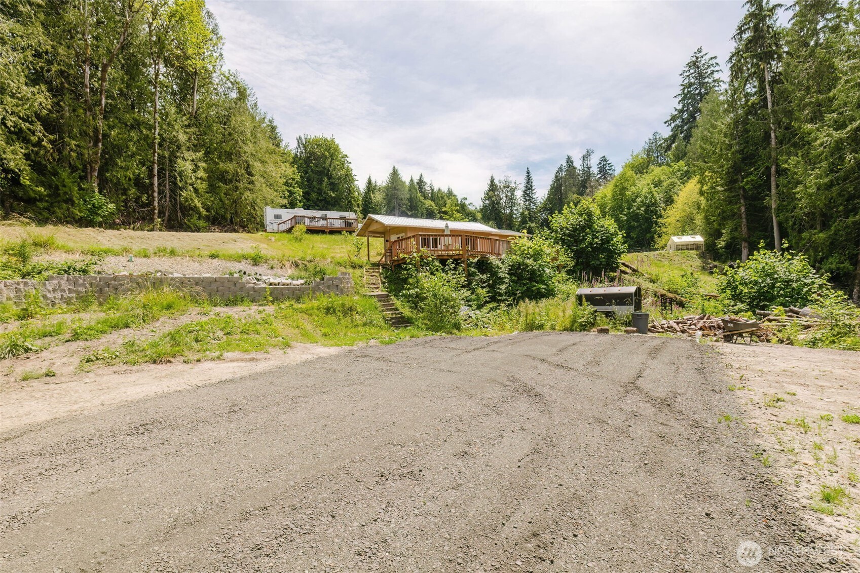 200 E Cove Drive Property Photo 3