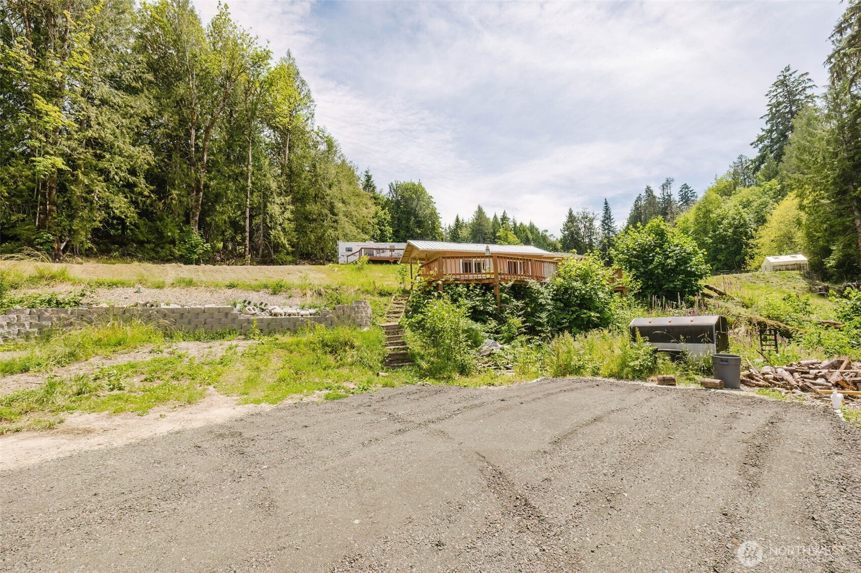 200 E Cove Drive Property Photo 4