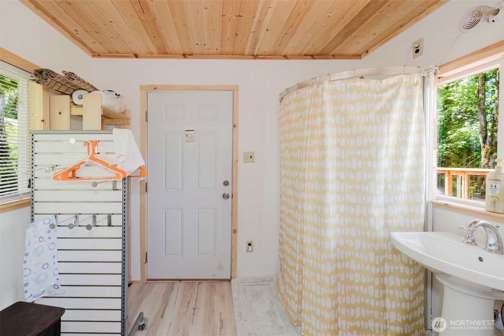 200 E Cove Drive Property Photo 16