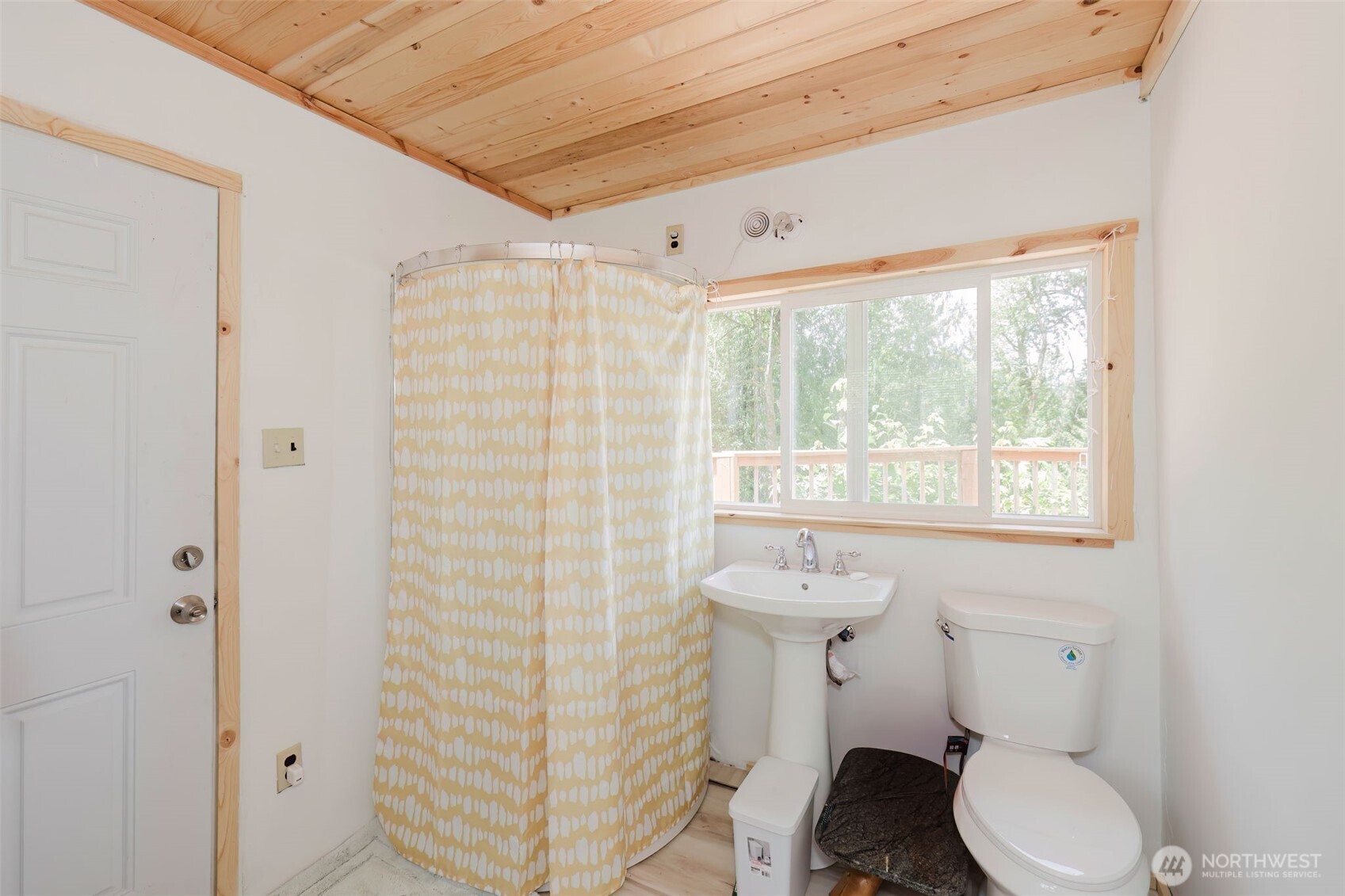 200 E Cove Drive Property Photo 17
