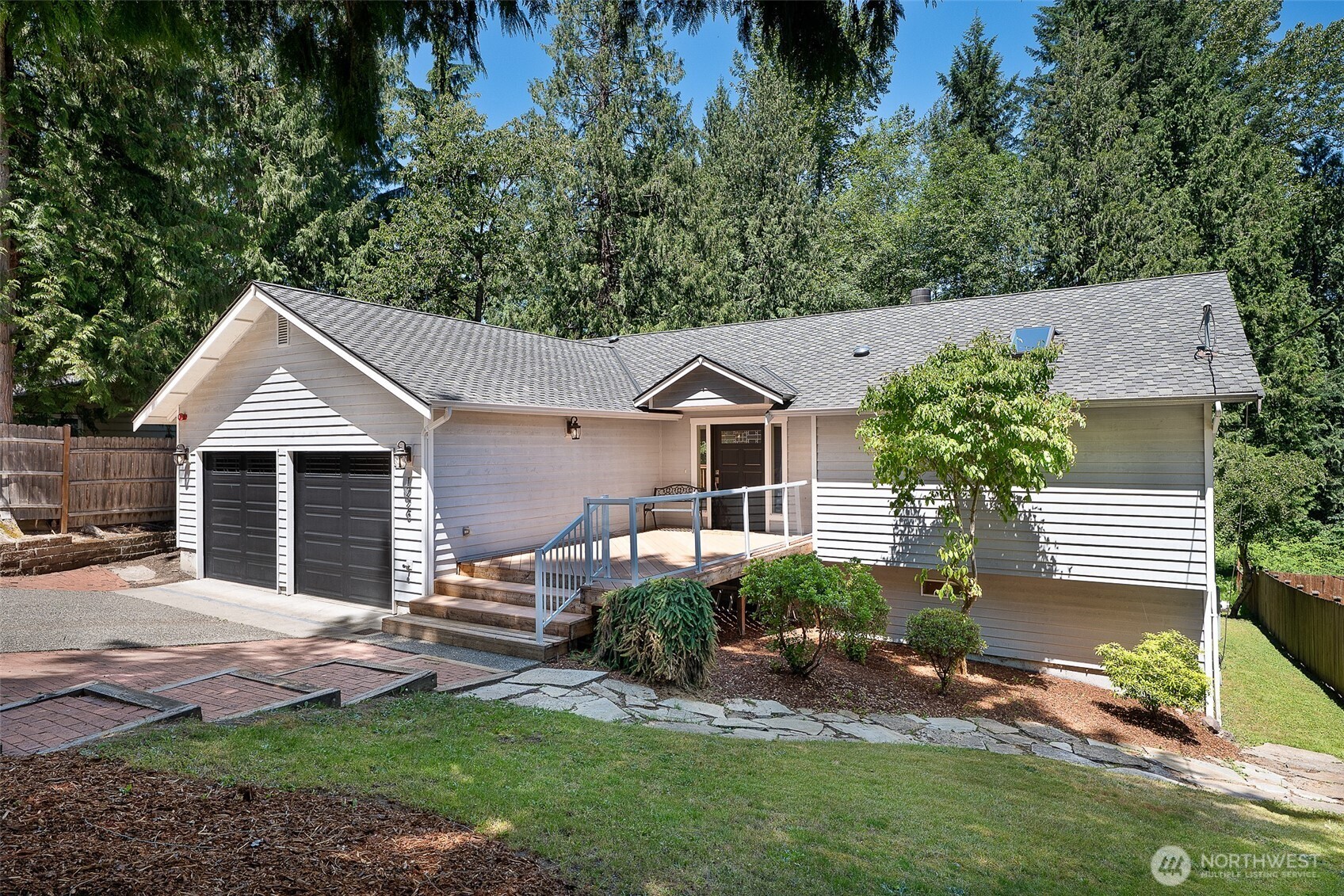 1226 NE Ballinger Place Property Photo 1