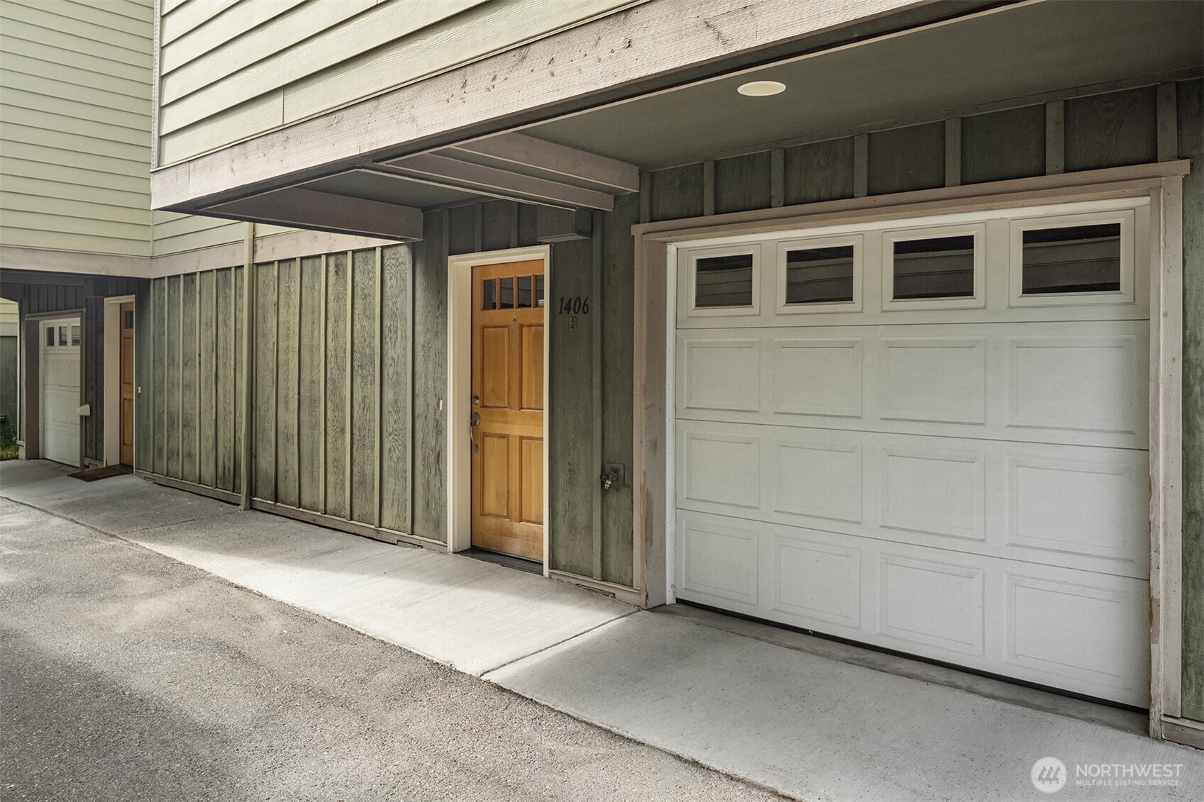 1406 N Northgate Way B Property Photo 1
