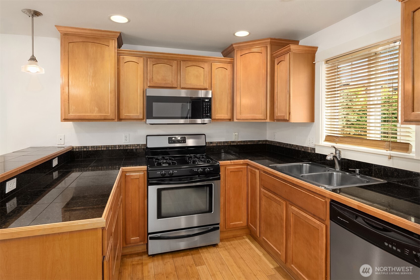 1406 N Northgate Way B Property Photo 4