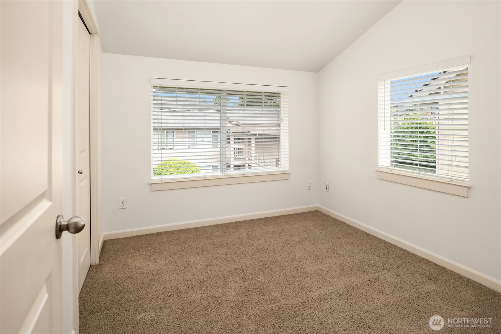 1406 N Northgate Way B Property Photo 17