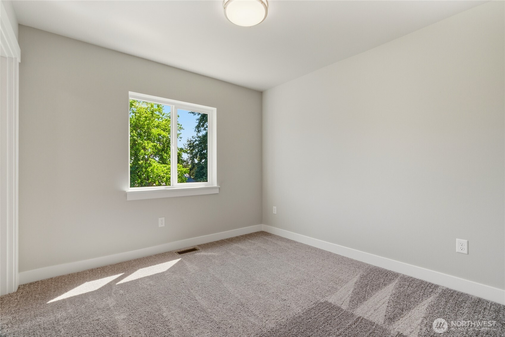 12908 Yakima Avenue Property Photo 14